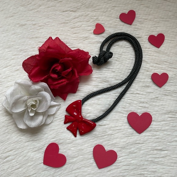 Y2K Vintage flying colors signed ceramic red bow black cord necklace - Picture 11 of 17